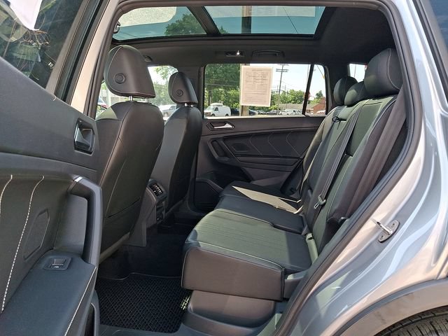 Used 2022 Volkswagen Tiguan SE R-Line AWD/4WD image 10
