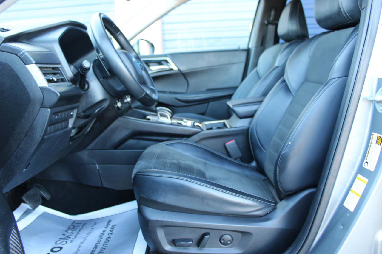 Used 2024 Mitsubishi Outlander SE Black Edition image 17