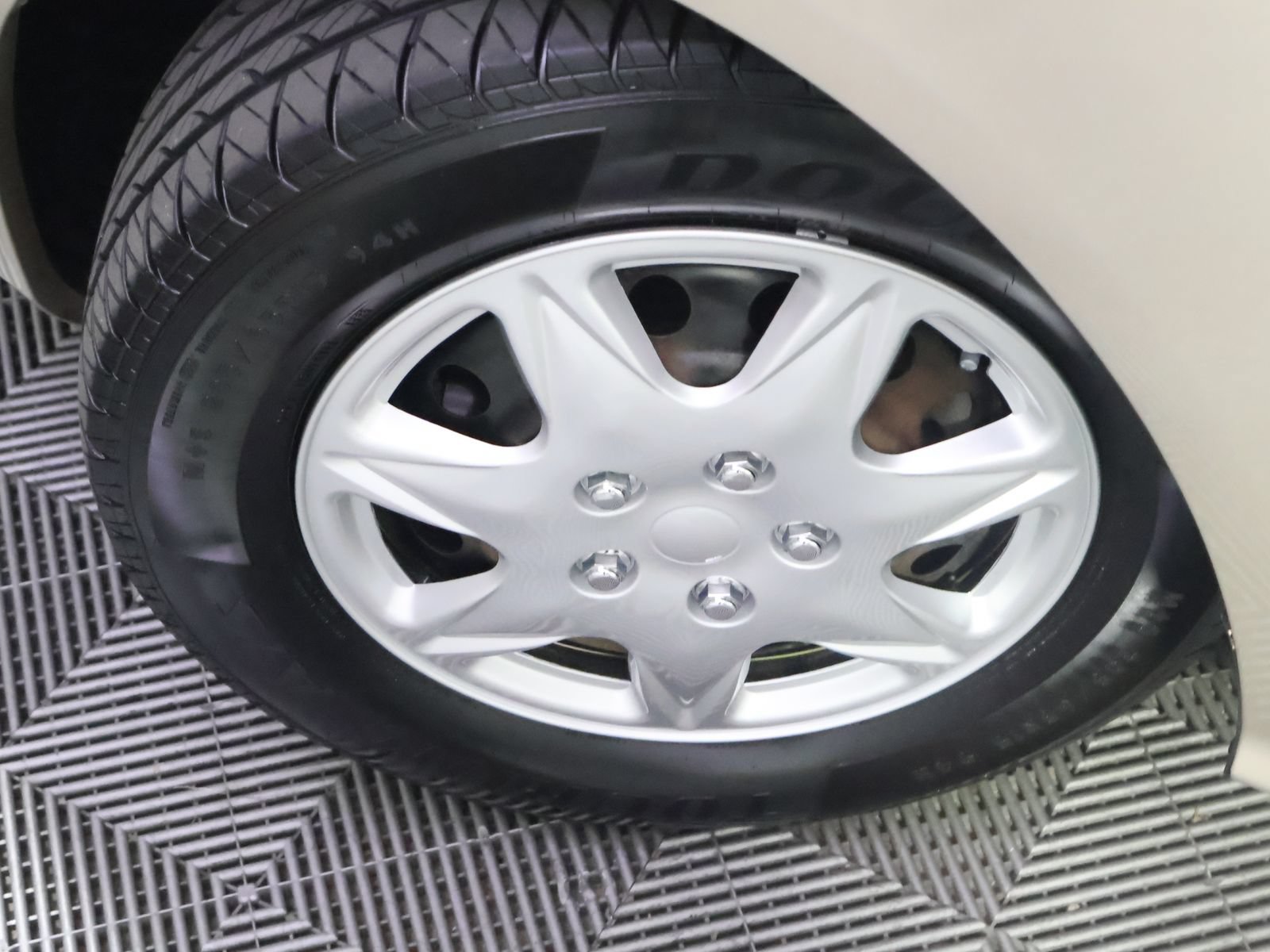 Used 2010 Hyundai Elantra GLS w/ Sunroof Pkg 3 FWD image 16