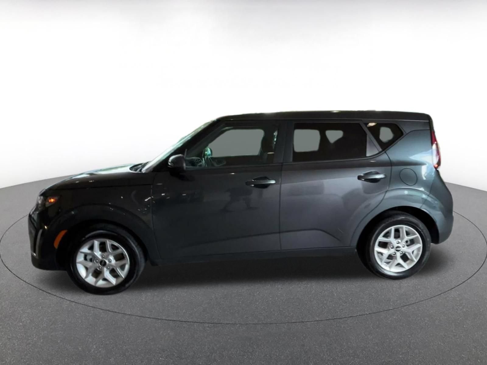 Used 2025 Kia Soul LX w/ LX Technology Package FWD image 7