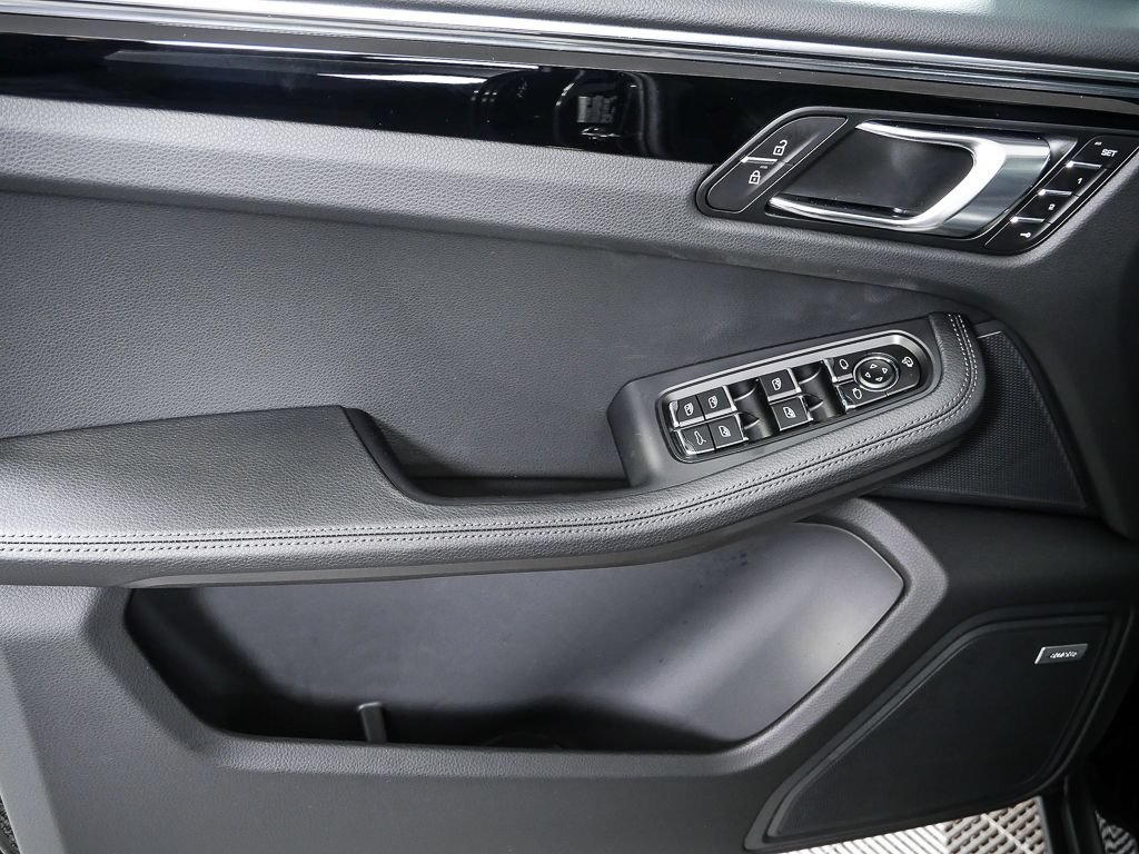 New 2026 Porsche Macan AWD/4WD image 6