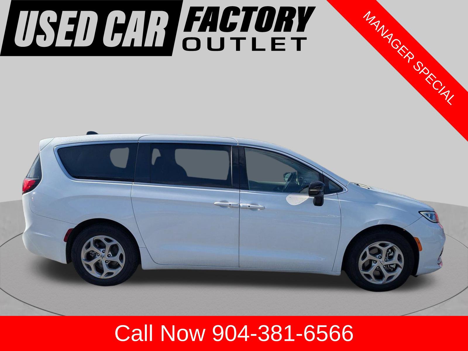 Used 2024 Chrysler Pacifica Limited FWD image 2