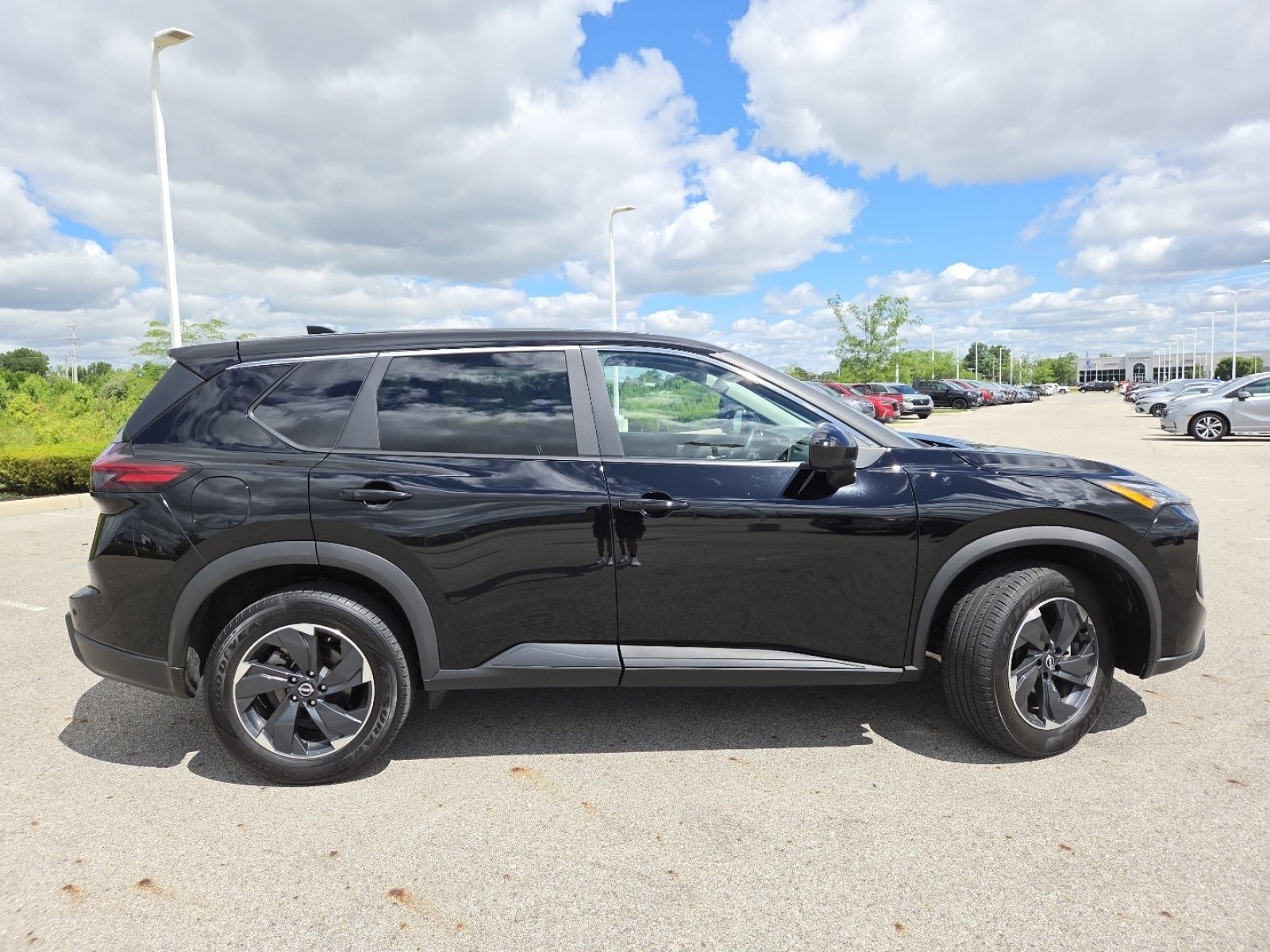 Used 2025 Nissan Rogue SV FWD image 17