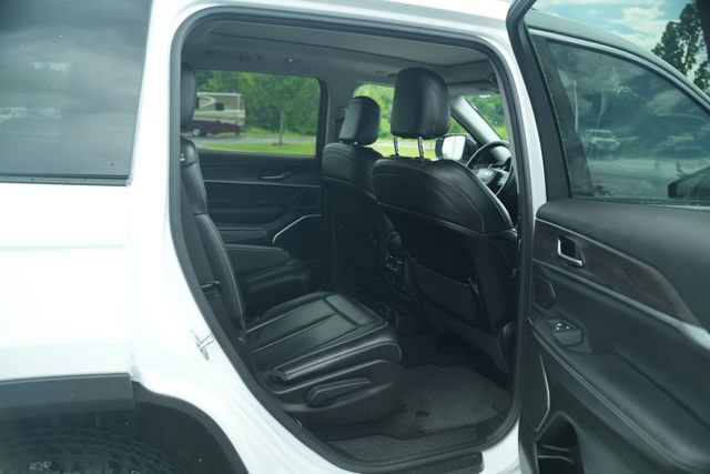Used 2022 Jeep Grand Cherokee L Limited AWD/4WD image 23
