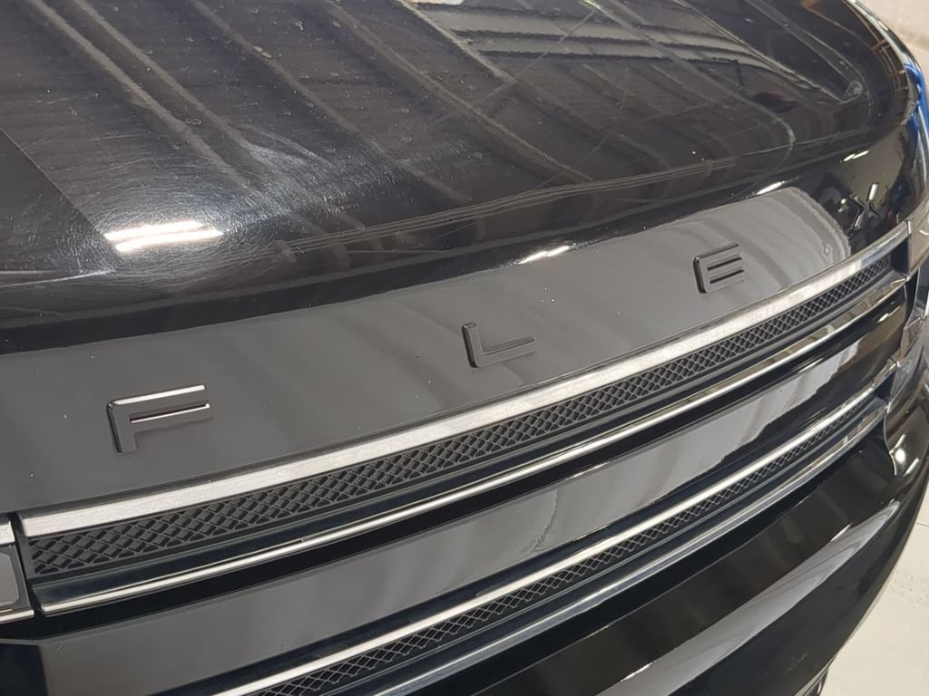 Used 2018 Ford Flex SEL w/ Equipment Group 202A AWD/4WD image 16