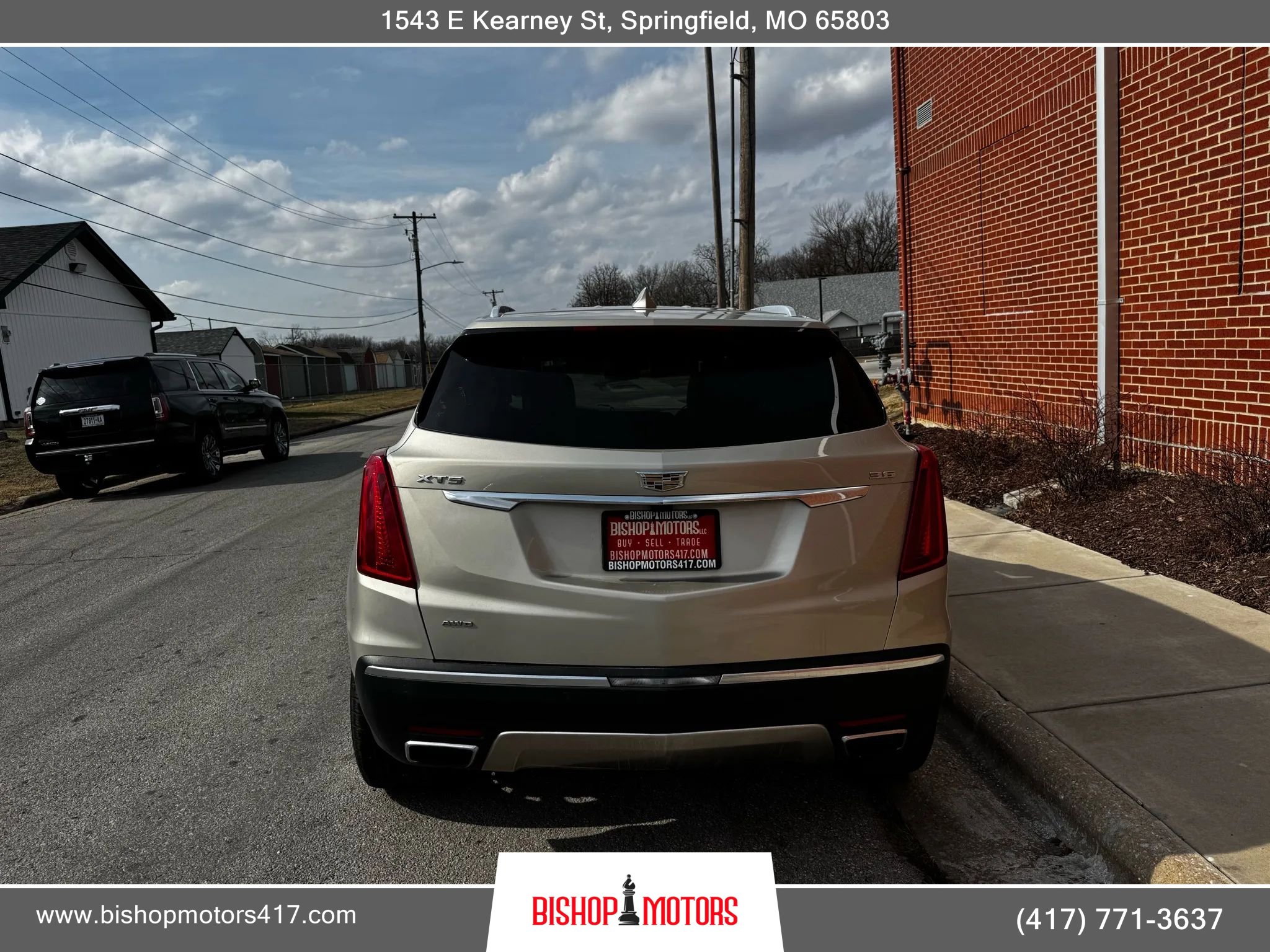 Used 2017 Cadillac XT5 Platinum w/ Driver Assist Package image 4