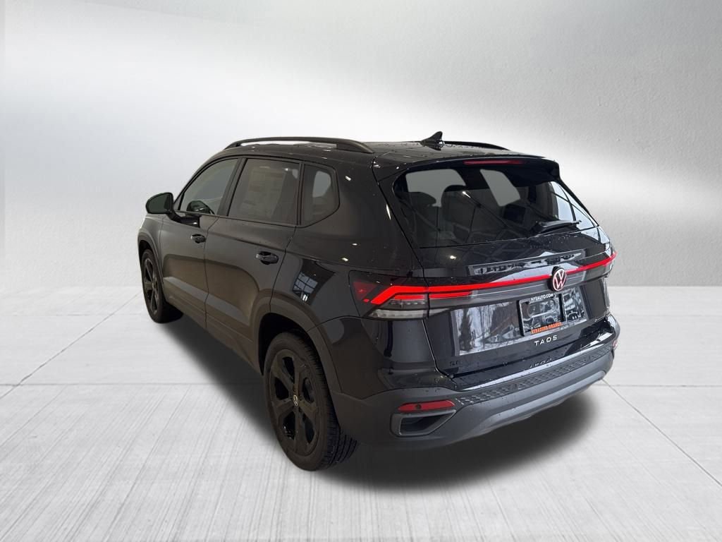 New 2026 Volkswagen Taos SE image 3