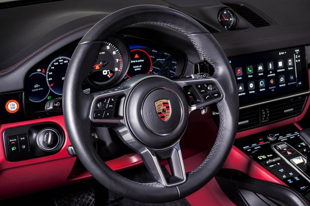 Certified 2023 Porsche Cayenne Platinum Edition image 18