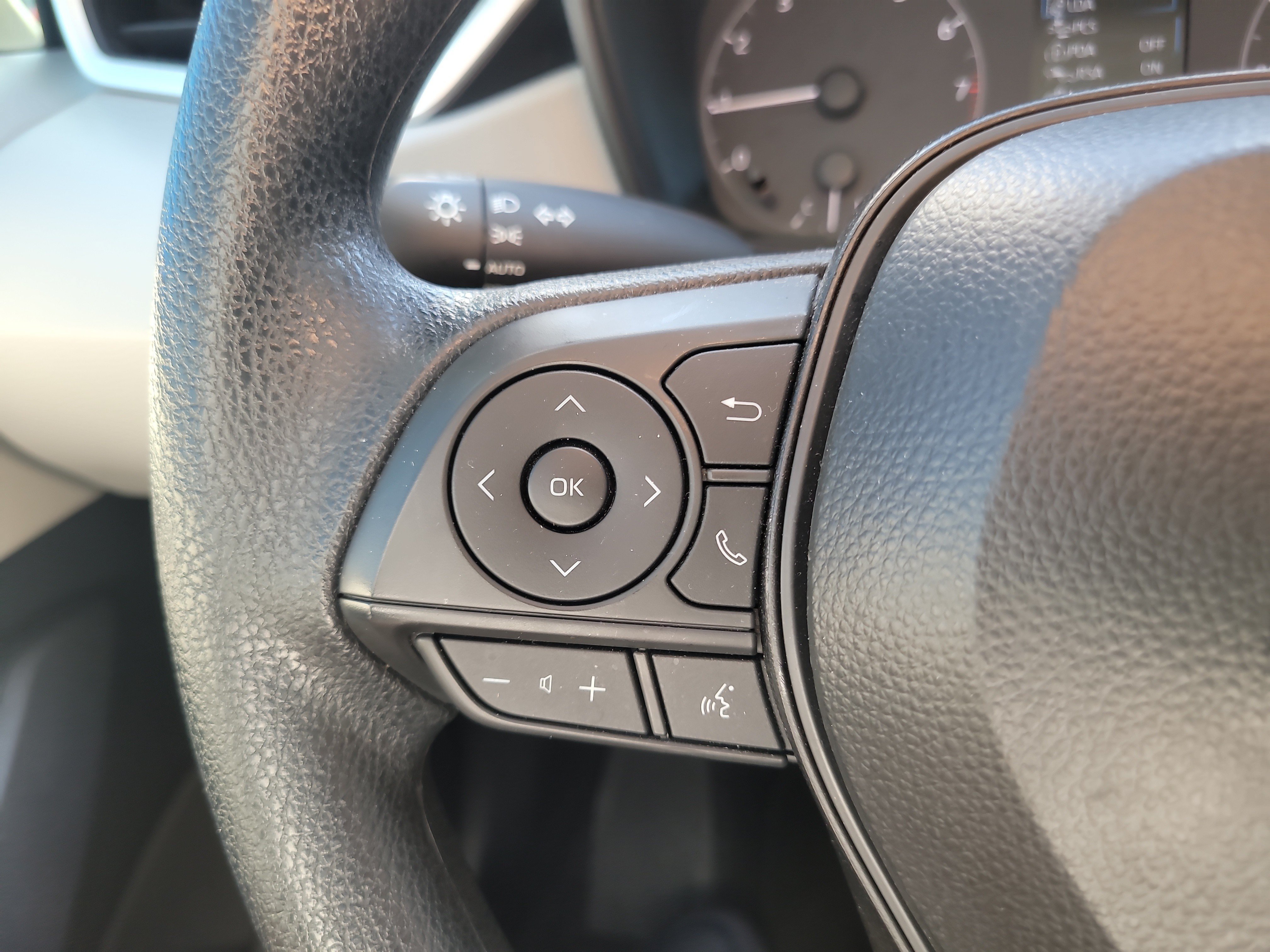 Certified 2025 Toyota Corolla LE FWD image 26