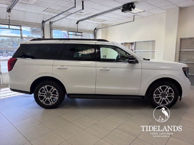 Certified 2025 Ford Expedition Active AWD/4WD image 10