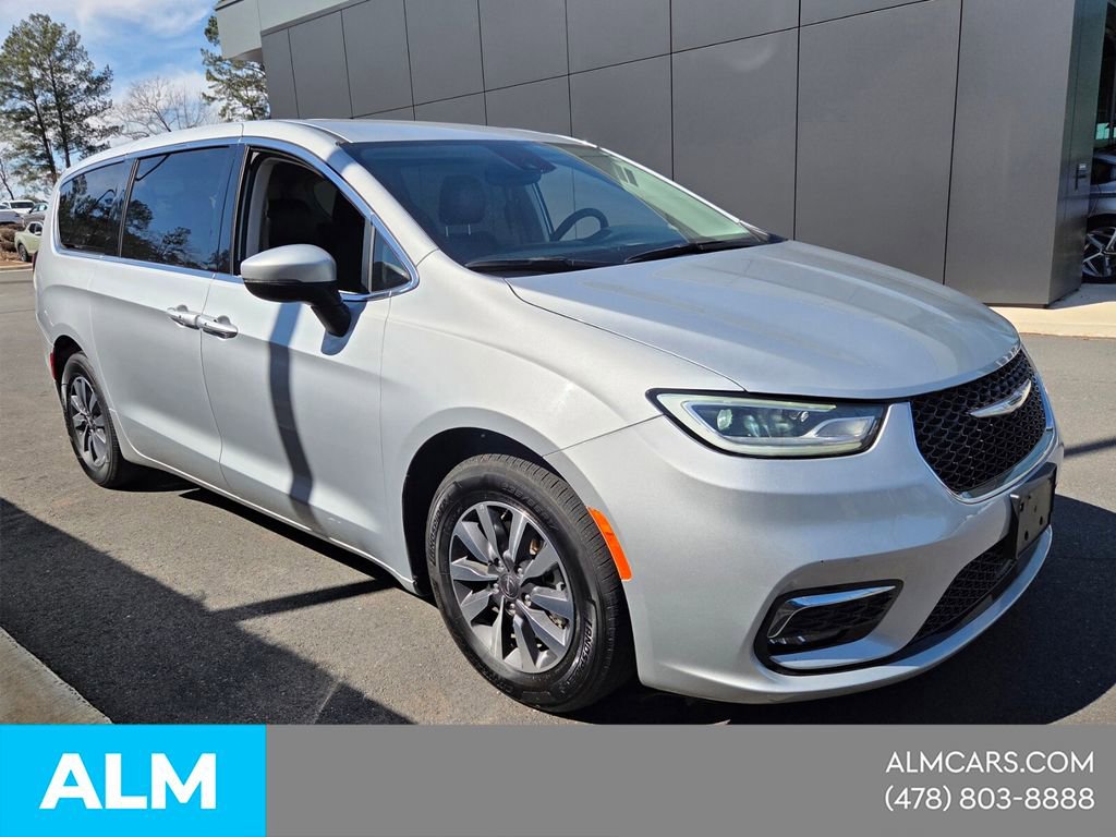 Used 2023 Chrysler Pacifica Touring-L image 20