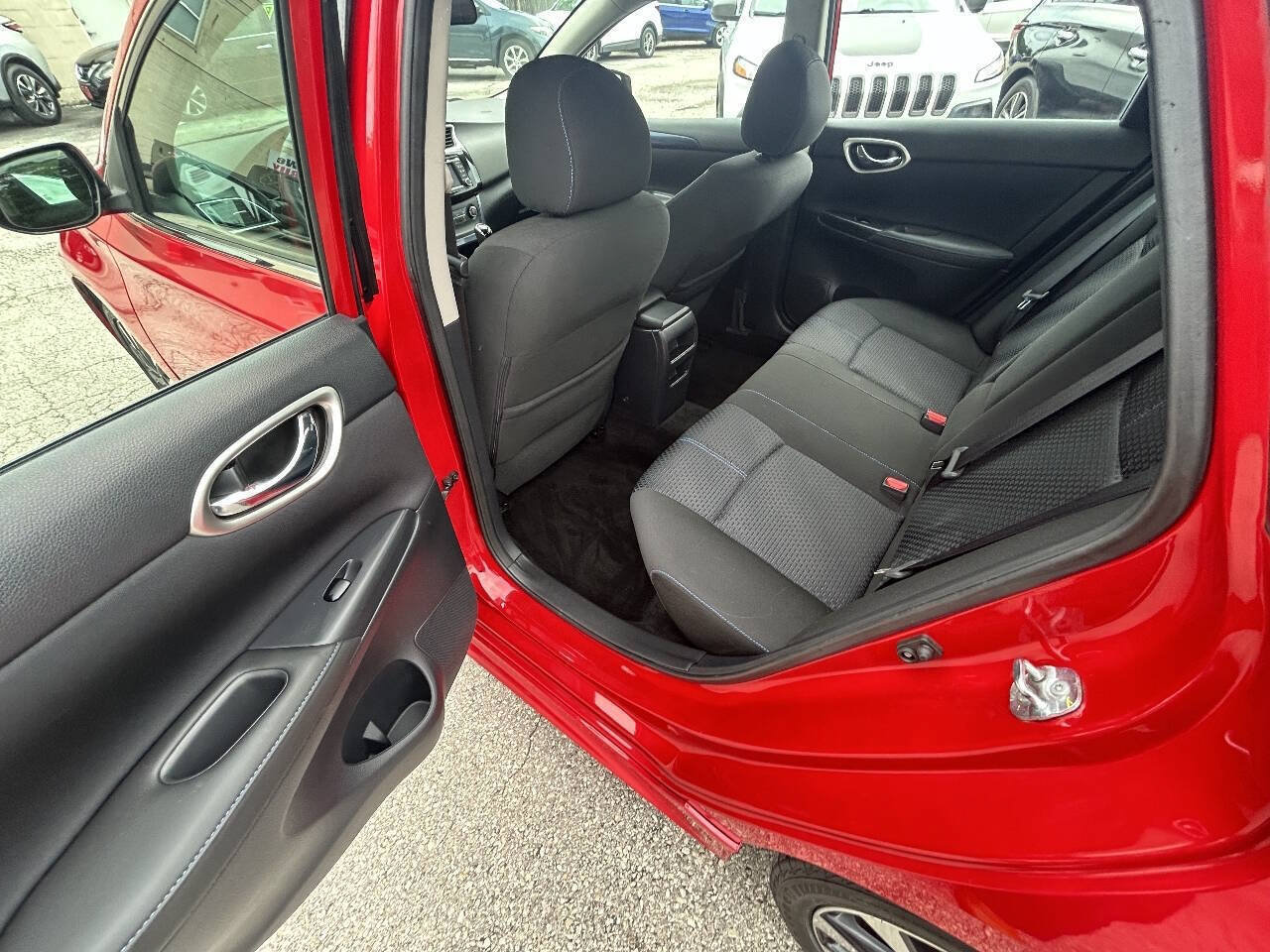 Used 2017 Nissan Sentra SR w/ Driver's Assist Package FWD image 7