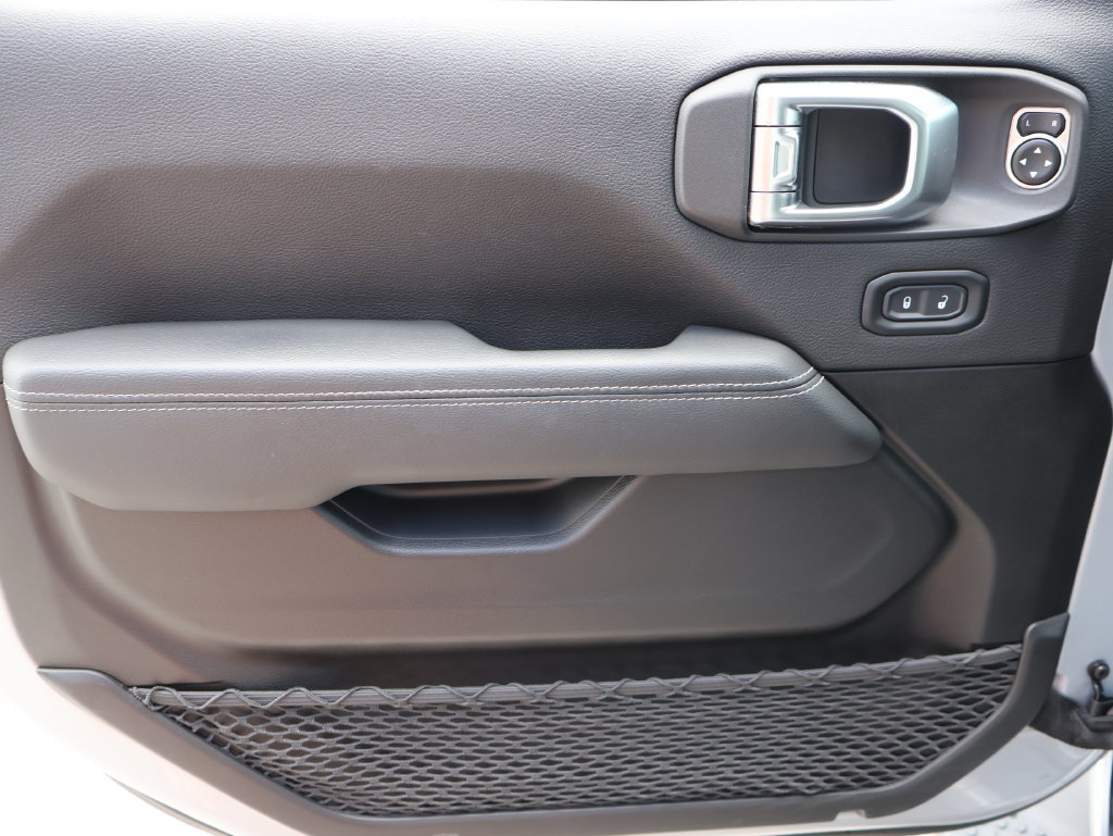 Used 2023 Jeep Wrangler Unlimited Sahara AWD/4WD image 19