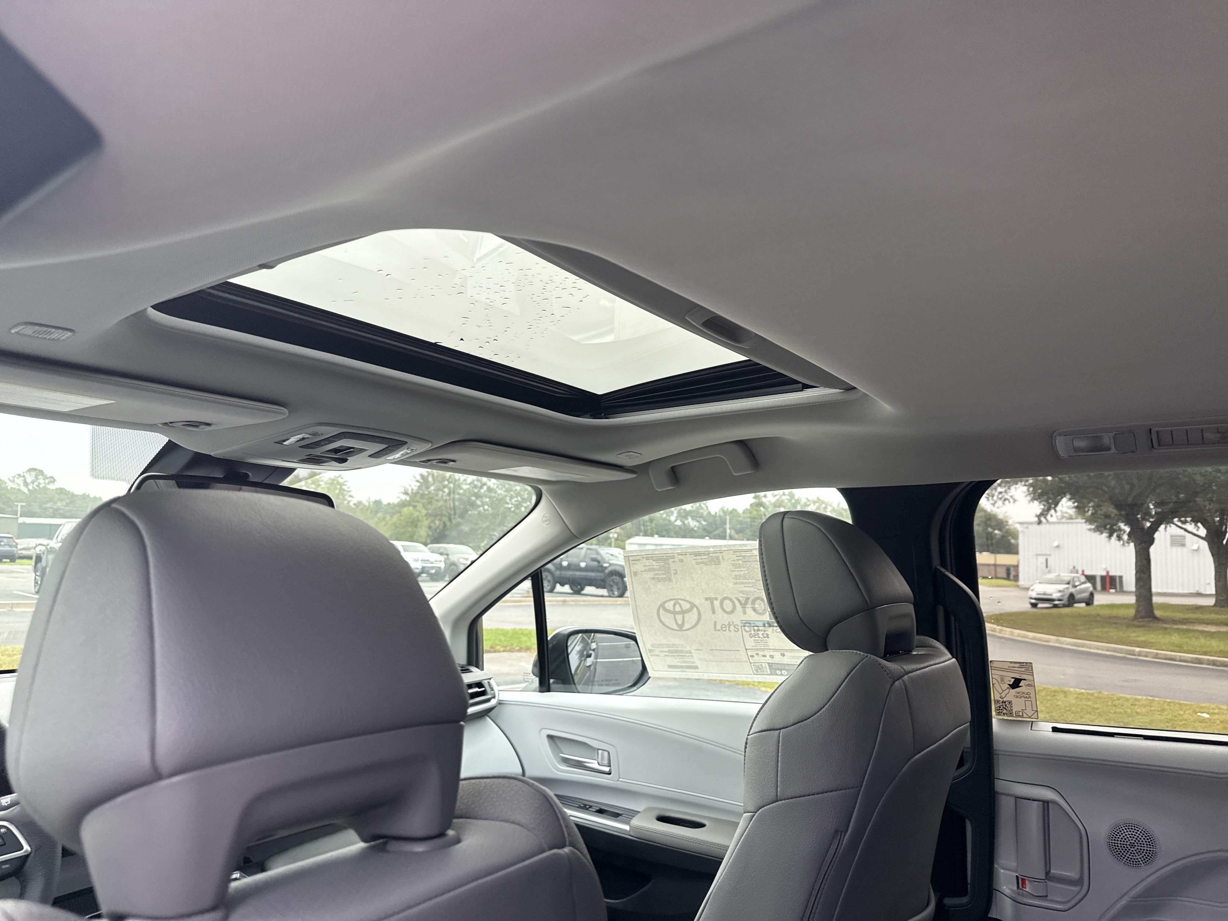 New 2025 Toyota Sienna XLE w/ XLE Plus Package FWD image 27