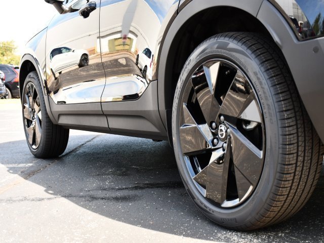 New 2026 Volvo XC40 B5 Ultra w/ Protection Package Premier image 9
