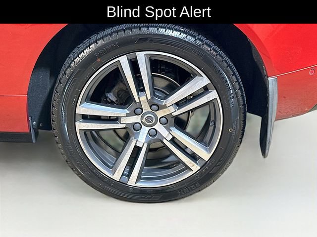 Used 2019 Volvo XC60 T5 Momentum w/ Multimedia Package image 6