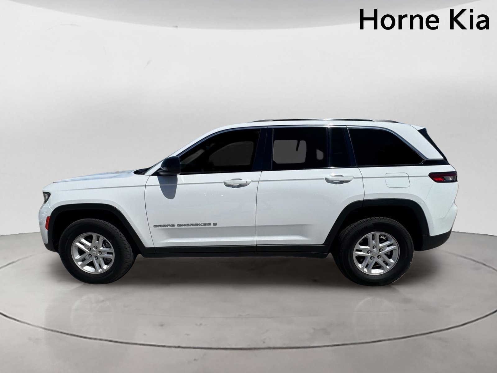 Used 2025 Jeep Grand Cherokee Laredo w/ Luxury Tech Group I AWD/4WD image 6