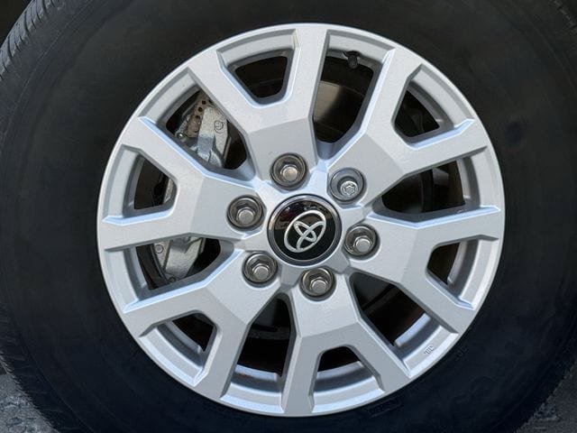 Used 2024 Toyota Tacoma SR AWD/4WD image 10