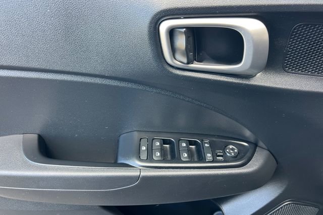 Used 2025 Hyundai Venue SEL image 11