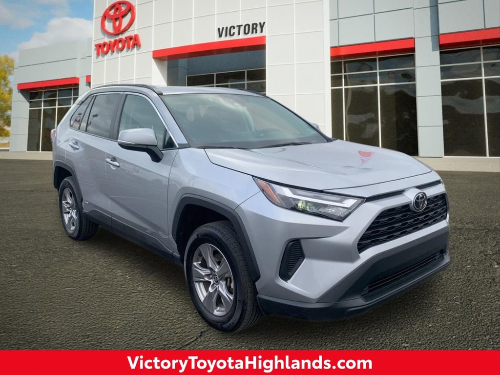 Used 2025 Toyota RAV4 XLE image 1