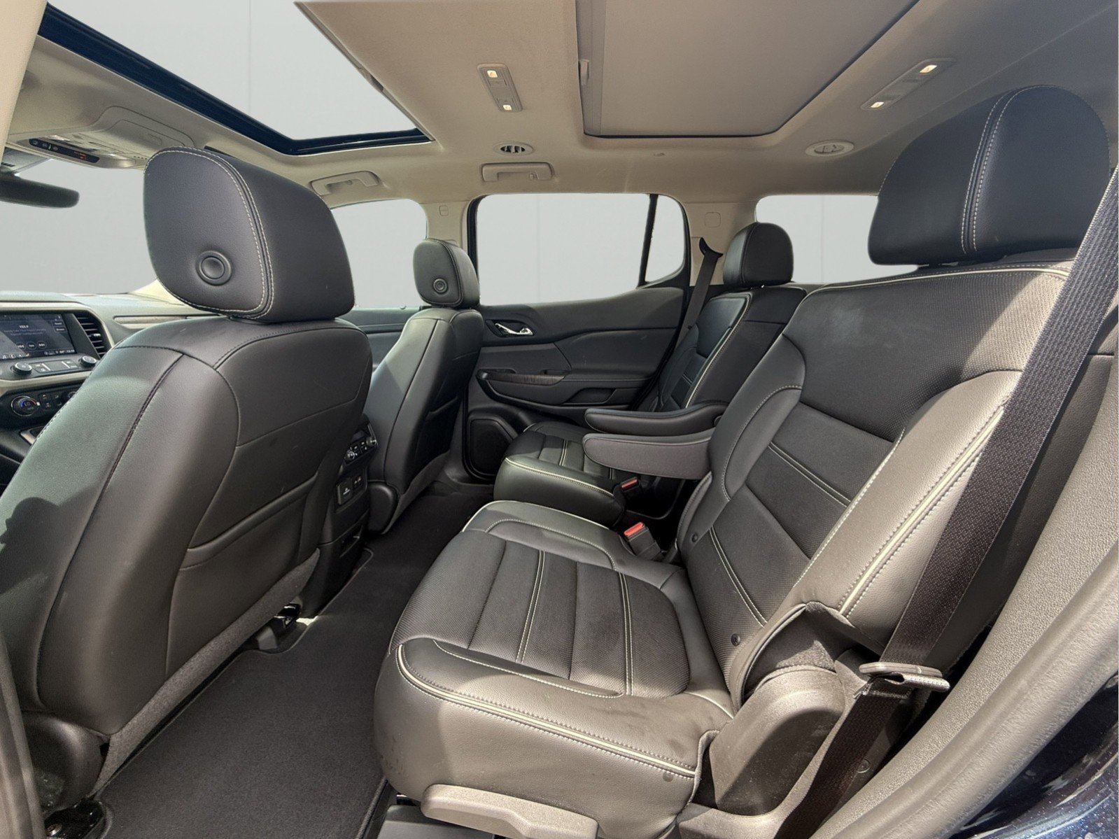 Used 2022 GMC Acadia Denali w/ Denali Technology Package image 8