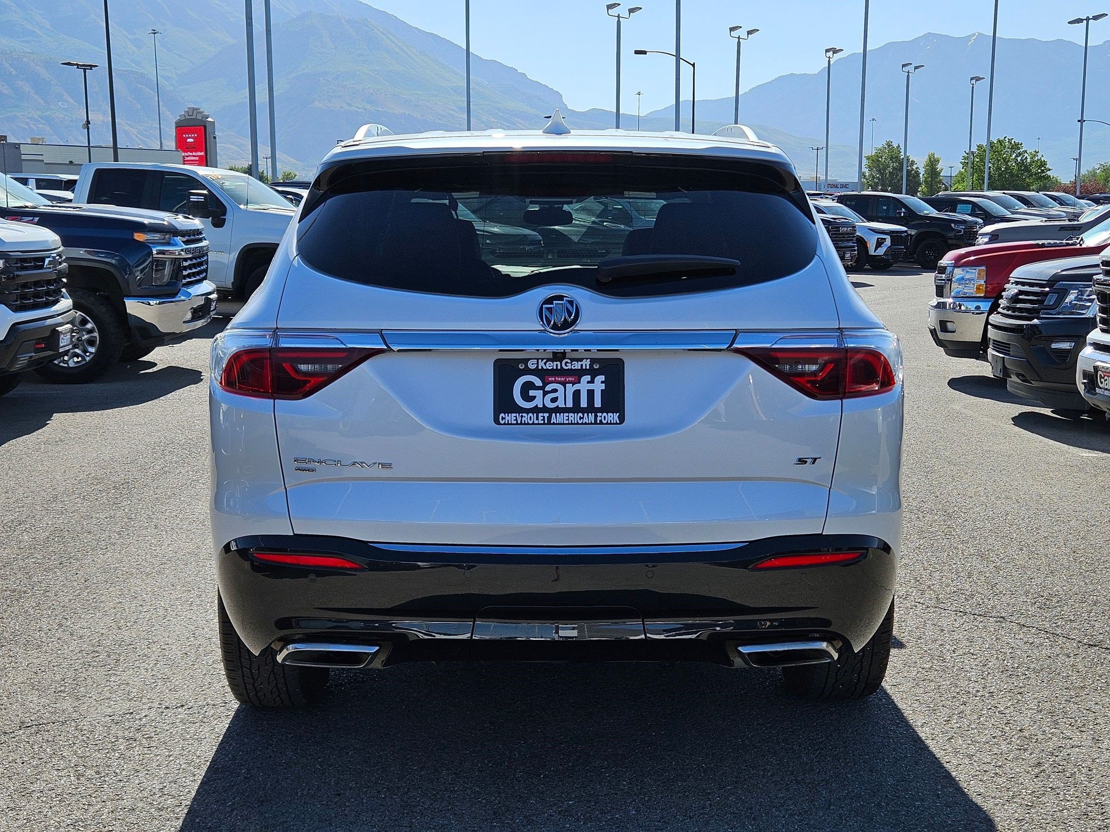 Used 2024 Buick Enclave Essence w/ Sport Touring Edition AWD/4WD image 4
