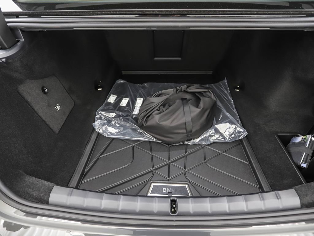 New 2026 BMW 750e xDrive image 23