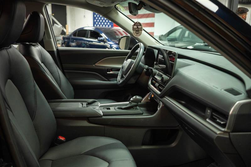 Used 2025 Toyota Grand Highlander AWD image 14