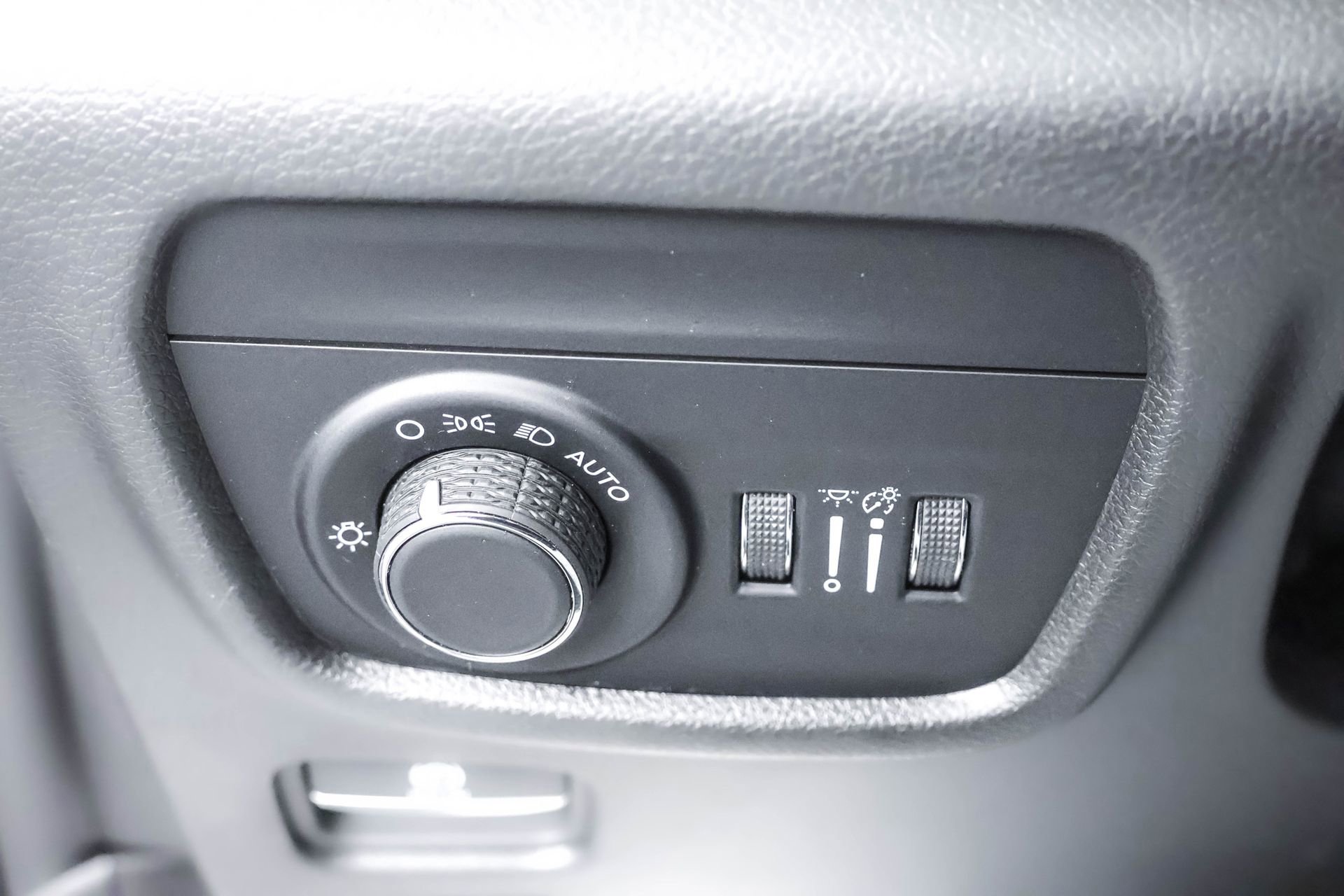 Used 2023 Jeep Grand Cherokee Laredo X image 21