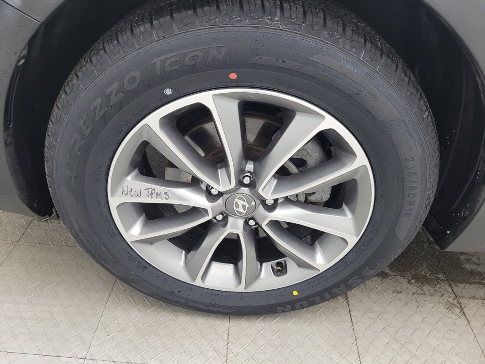 Used 2017 Hyundai Santa Fe SE image 31