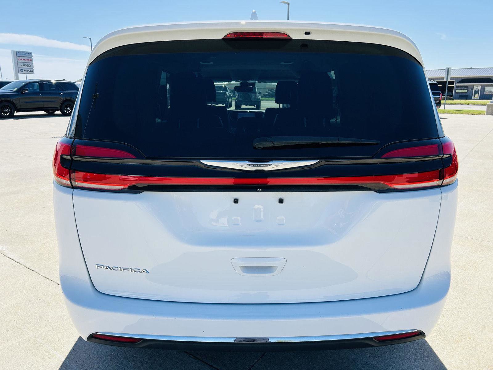 Used 2022 Chrysler Pacifica Touring-L FWD image 37