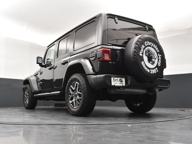 Used 2024 Jeep Wrangler Unlimited Sahara w/ Dual Top Group AWD/4WD image 19