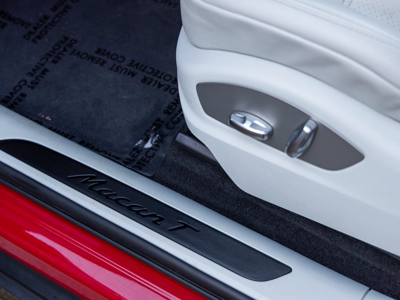 Certified 2024 Porsche Macan Turbo image 26