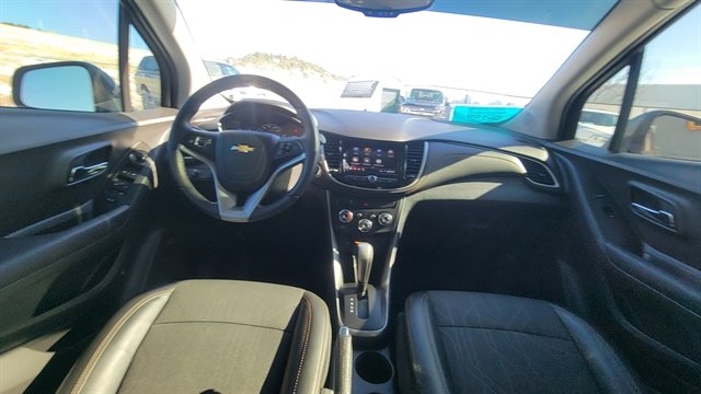 Used 2020 Chevrolet Trax LT w/ Sun & Sound Package image 11