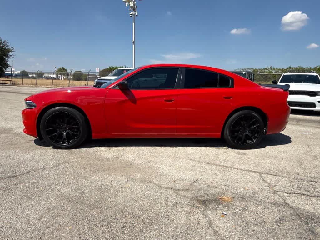 Used 2020 Dodge Charger SXT w/ Leather Interior Group RWD image 2