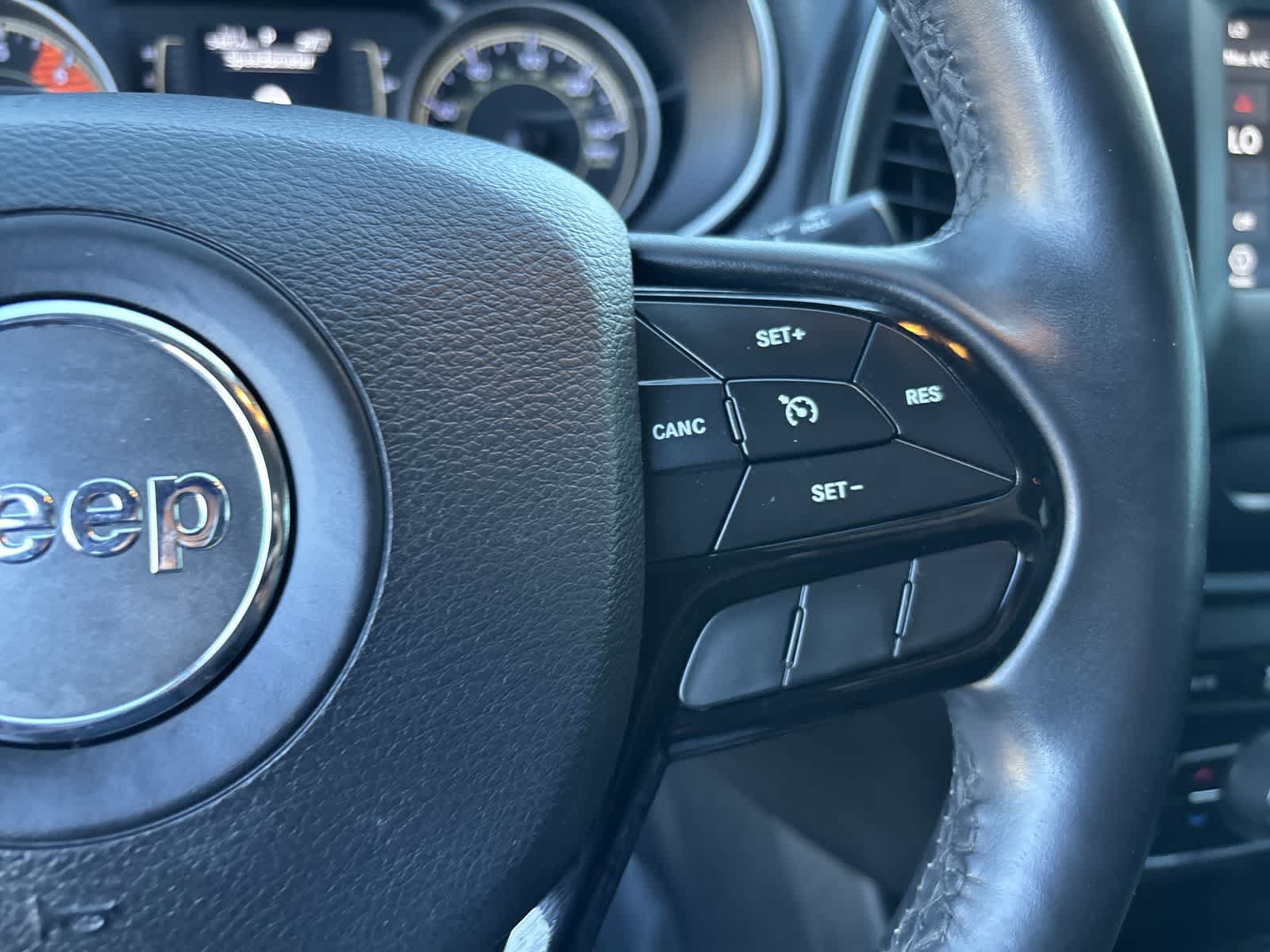 Used 2019 Jeep Cherokee Latitude Plus AWD/4WD image 12