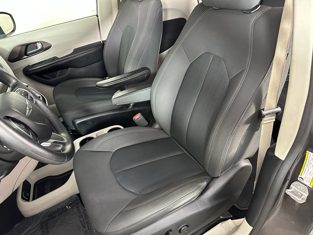 Used 2019 Chrysler Pacifica LX FWD image 29
