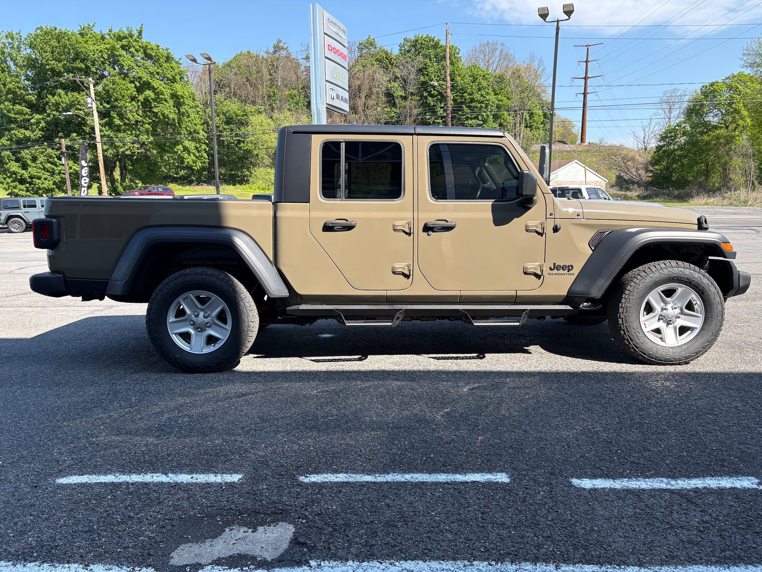 Certified 2020 Jeep Gladiator Sport w/ Quick Order Package 24S AWD/4WD image 6