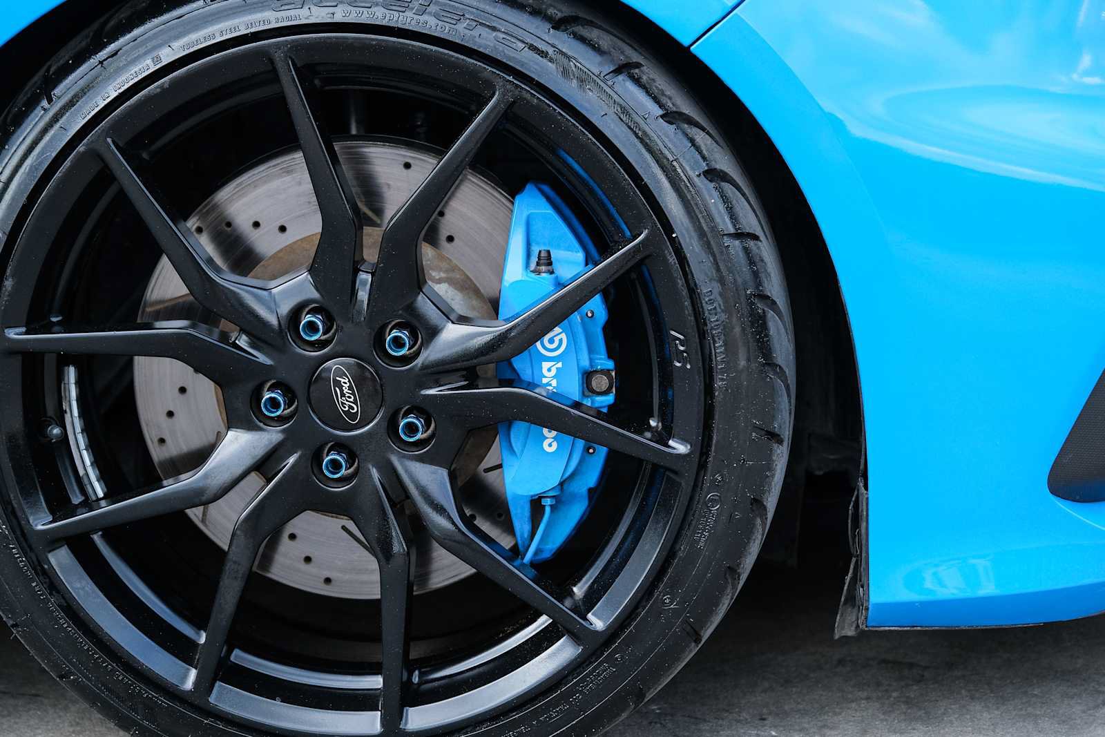 Used 2017 Ford Focus RS AWD/4WD image 11