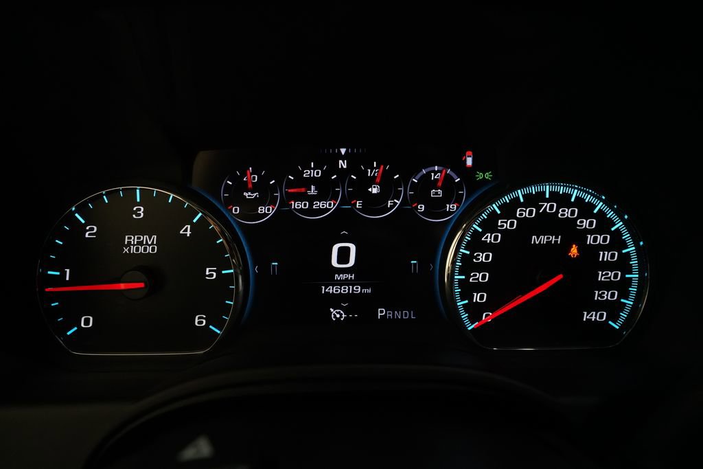 Used 2017 Chevrolet Suburban LT image 2