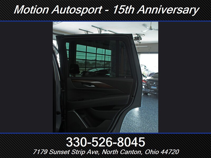 Used 2020 Cadillac Escalade Luxury w/ Escalade Sport Edition AWD/4WD image 31