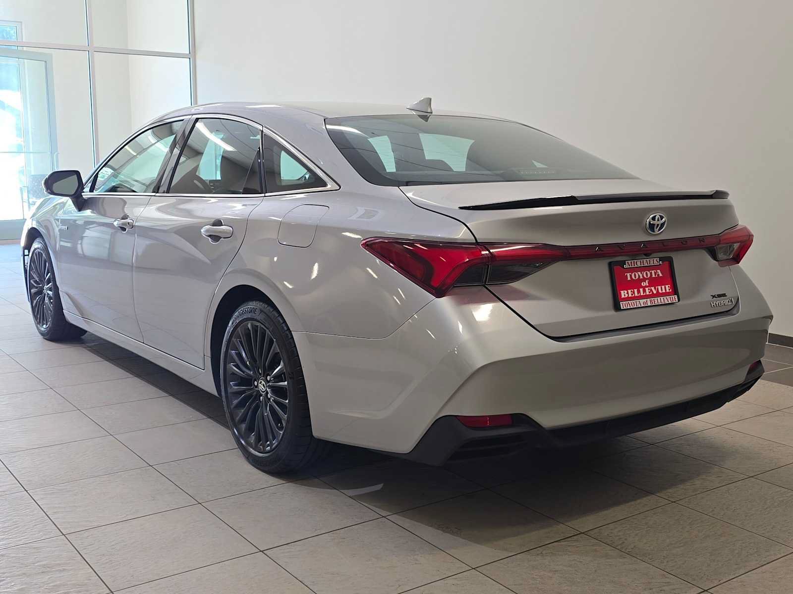 Certified 2020 Toyota Avalon XSE w/ All Weather Liner Package FWD image 4