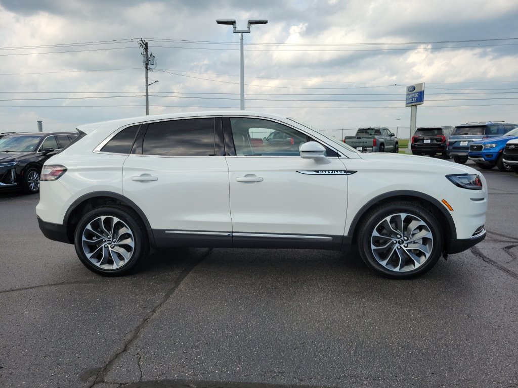 Certified 2023 Lincoln Nautilus Reserve AWD/4WD image 3