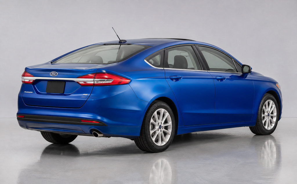 Used 2017 Ford Fusion SE w/ Fusion SE Technology Package FWD image 8