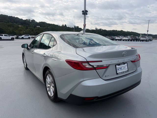 Used 2025 Toyota Camry LE FWD image 5