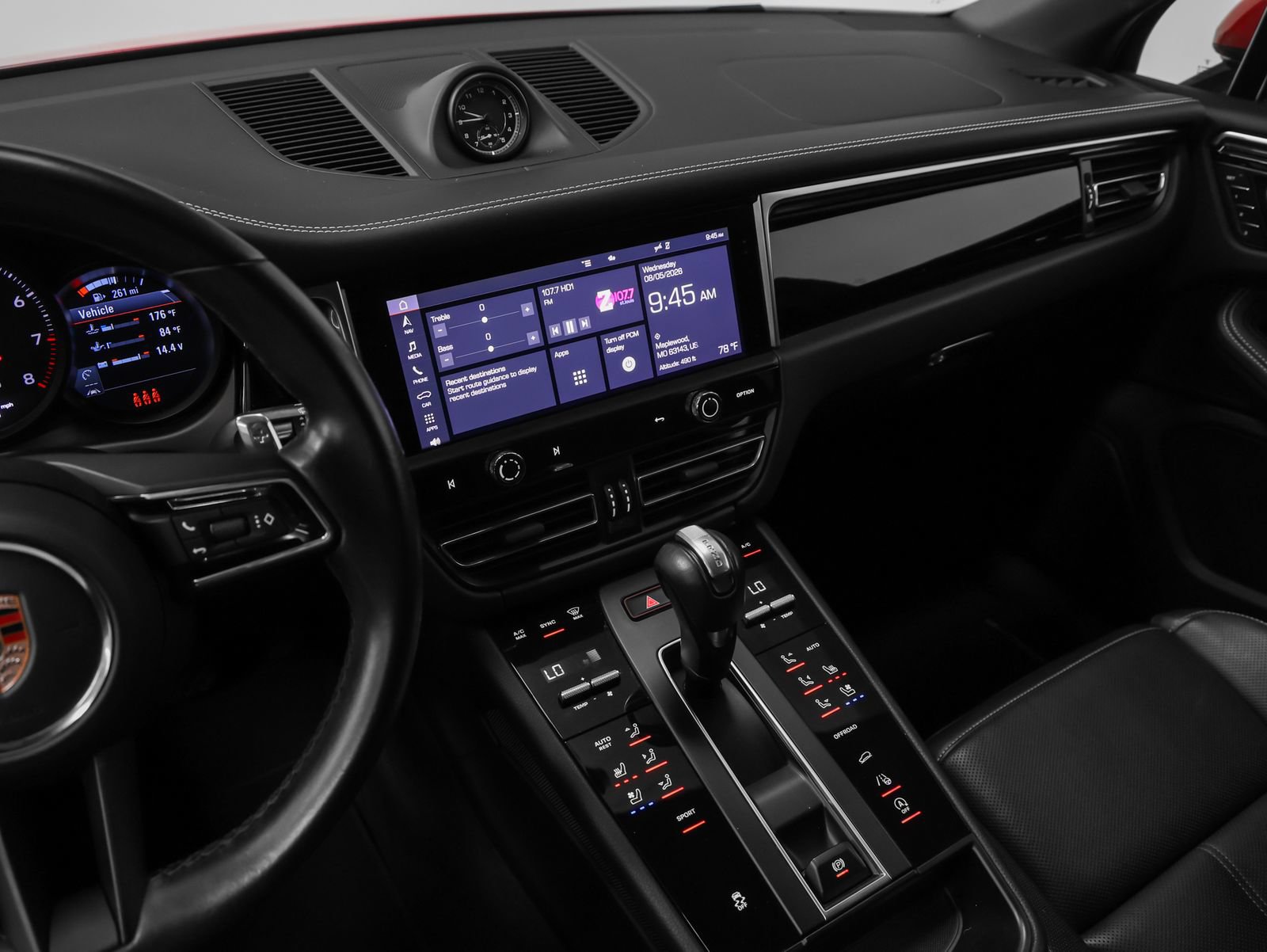 Certified 2023 Porsche Macan AWD/4WD image 36