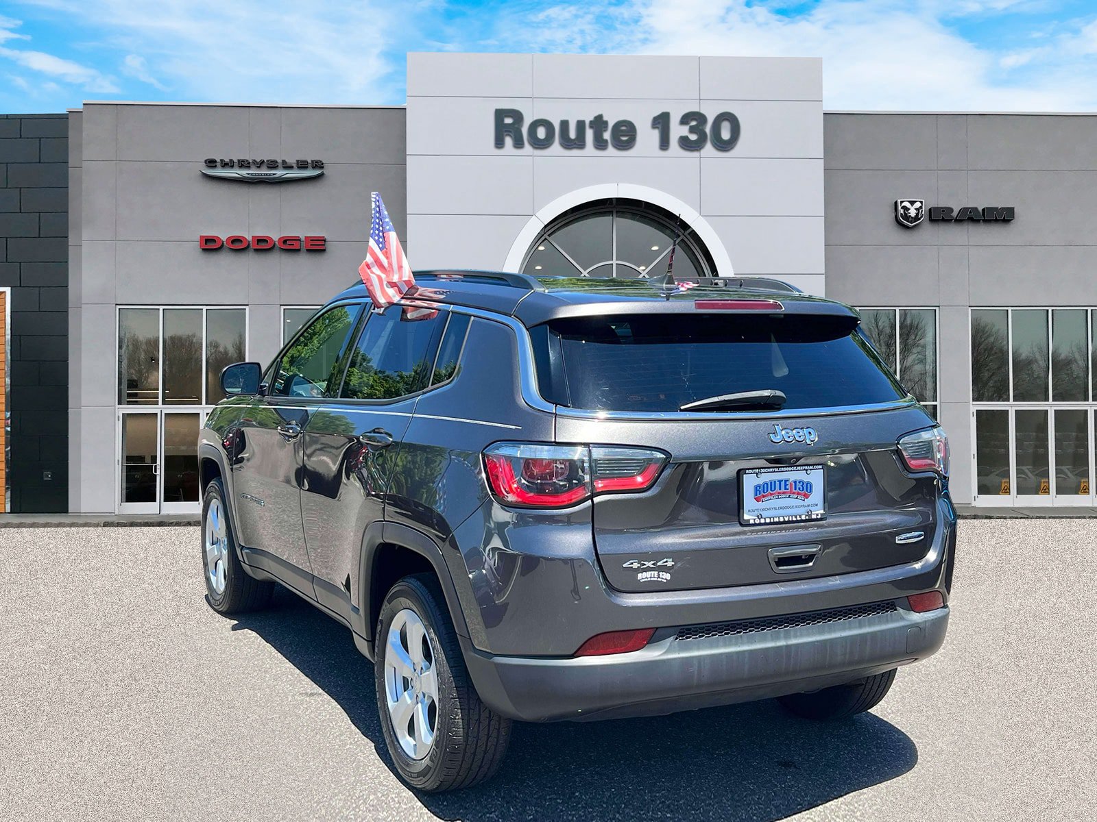 Used 2019 Jeep Compass Latitude w/ Cold Weather Group AWD/4WD image 3