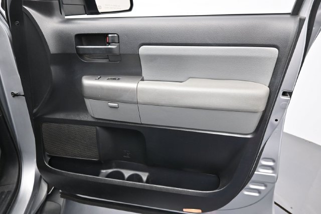 Used 2017 Toyota Sequoia SR5 AWD/4WD image 31