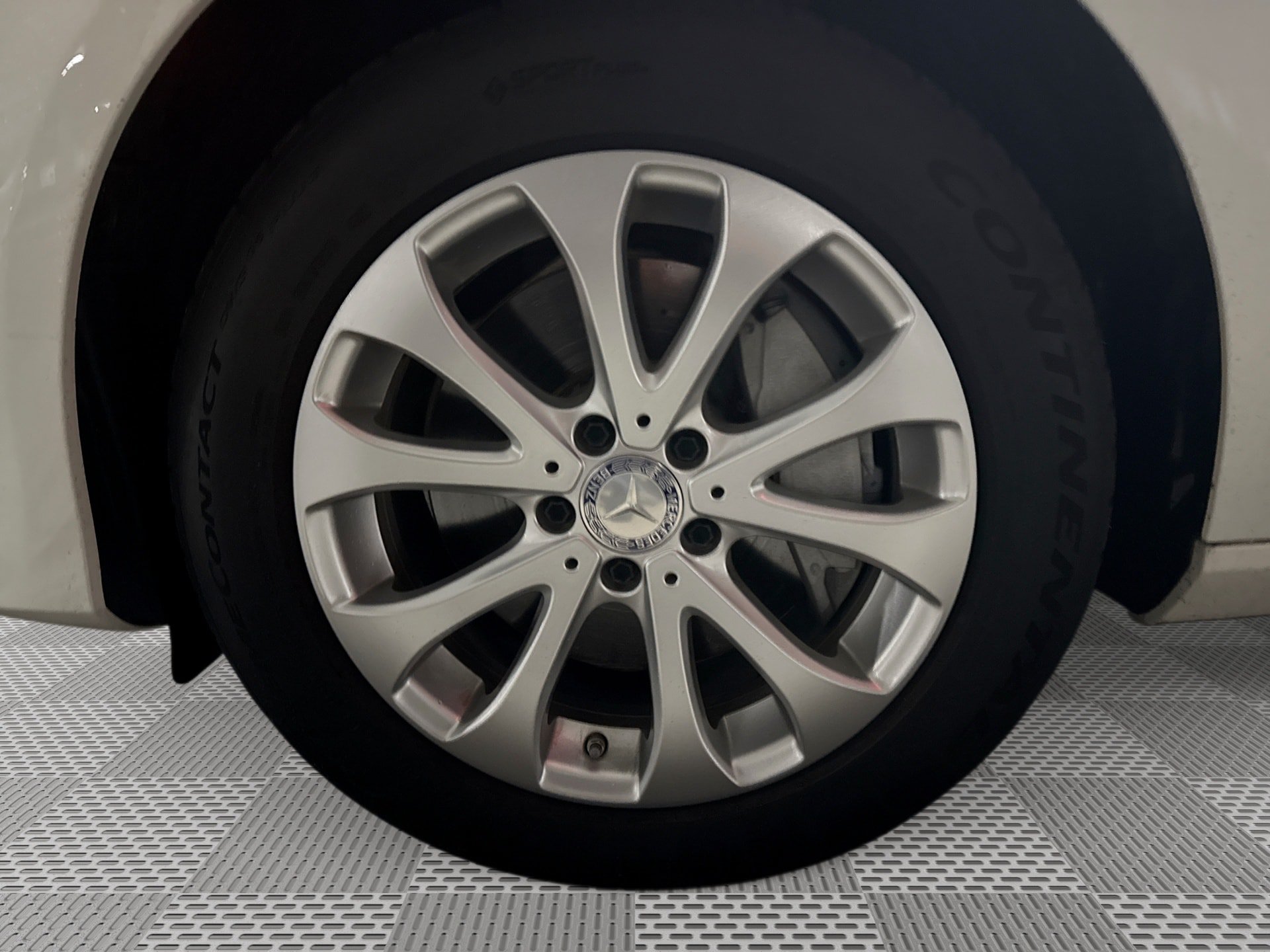 Used 2017 Mercedes-Benz E 300 4MATIC image 19