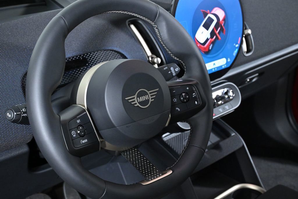 Used 2025 MINI Cooper Countryman SE w/ Comfort Package Max image 13